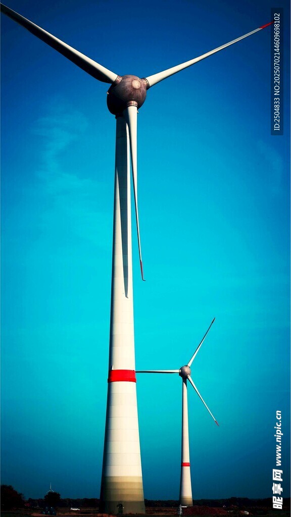 藍天之下的風力發(fā)電機