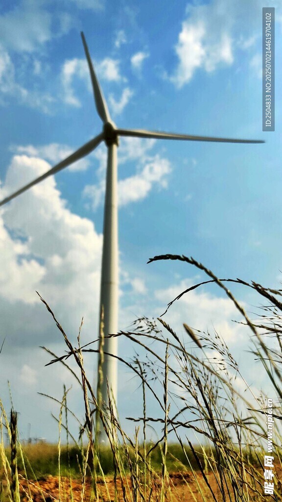 田野中的風力發電機