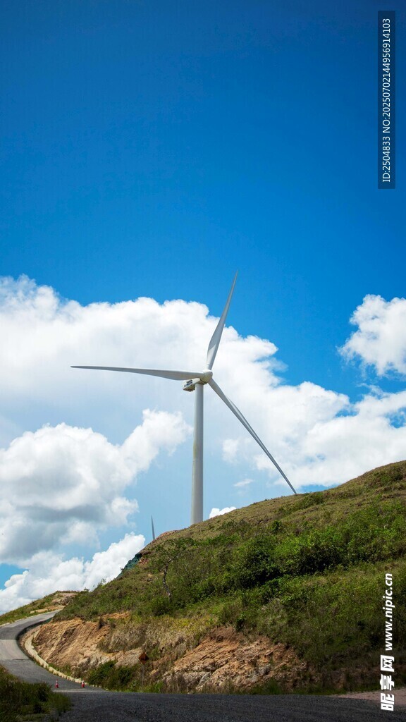 山坡上的風力發電機
