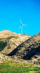 山坡上的風(fēng)力發(fā)電機(jī)