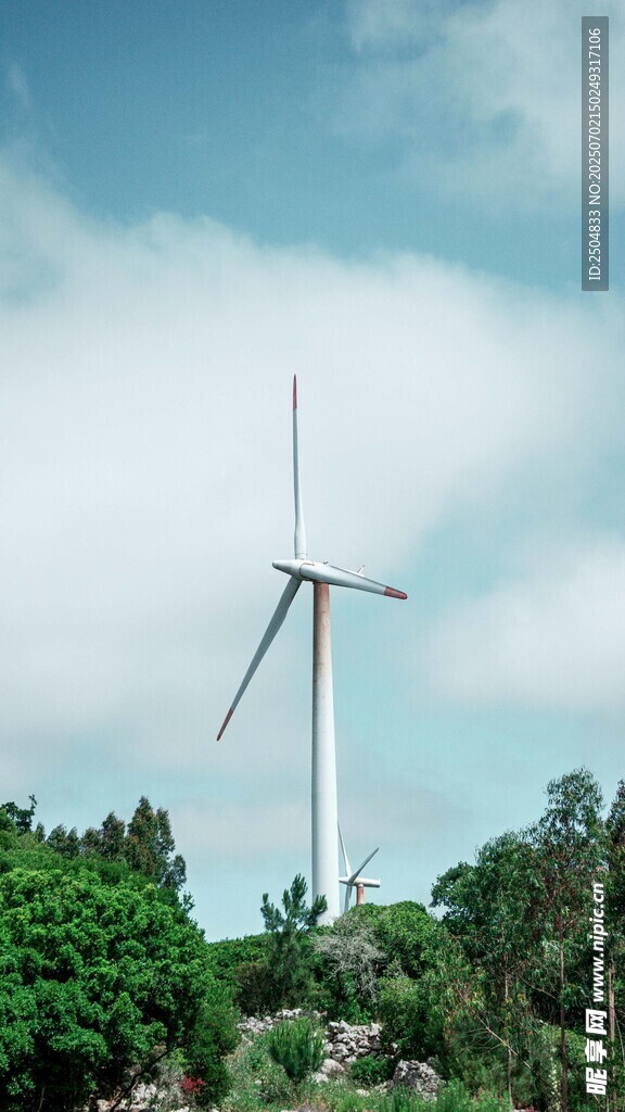田野中的風力發電機