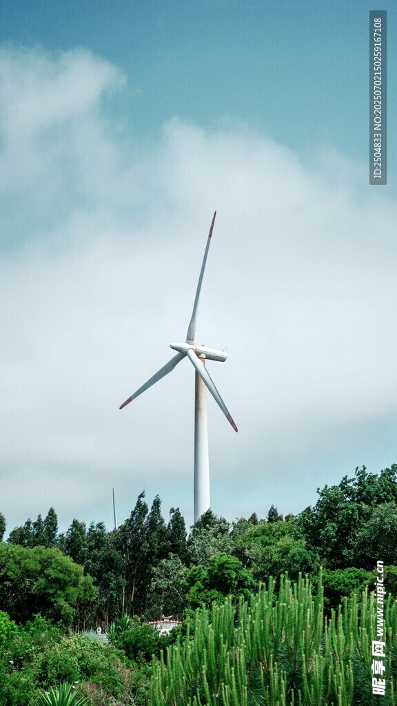田野中的風力發電機