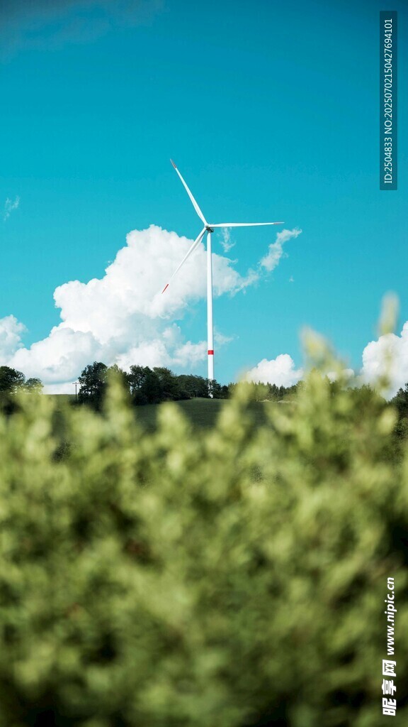 田野上的風力發電機