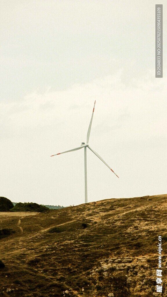 草原上的風力發電機