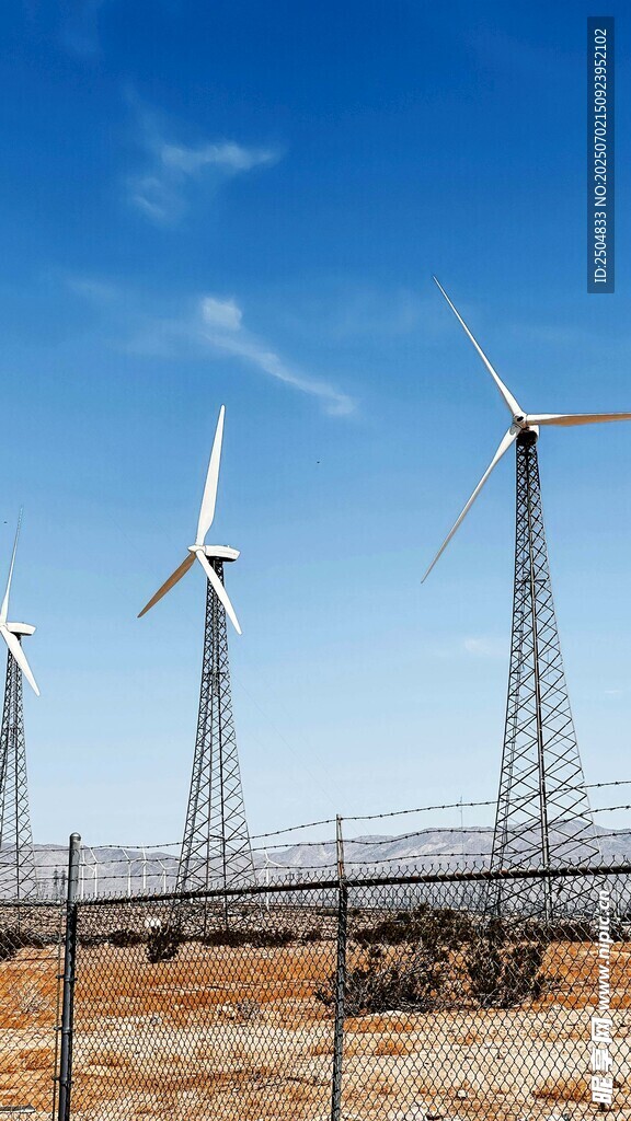 田野上的風力發(fā)電機