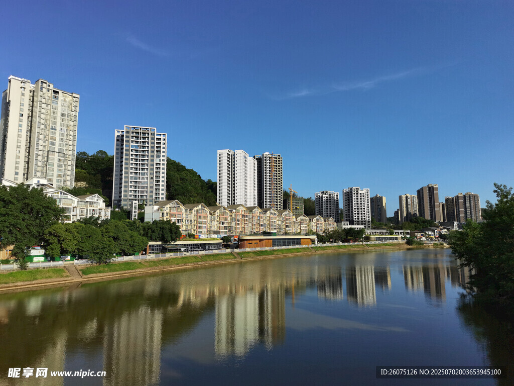 城市河畔風光