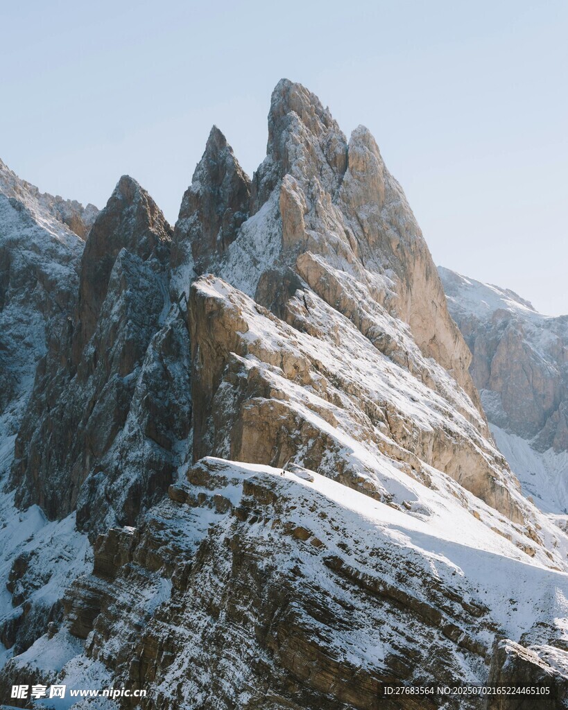 巍峨雪山壯麗山峰景觀
