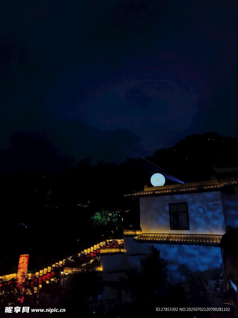 月夜下的靜謐建筑