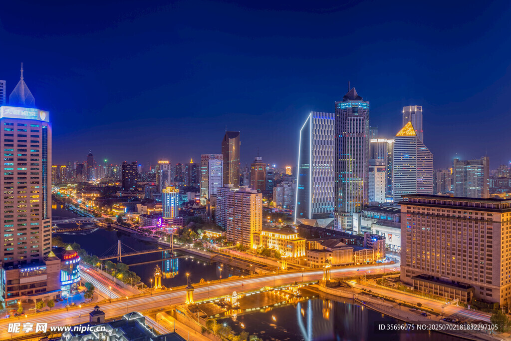 城市璀璨夜景俯瞰圖
