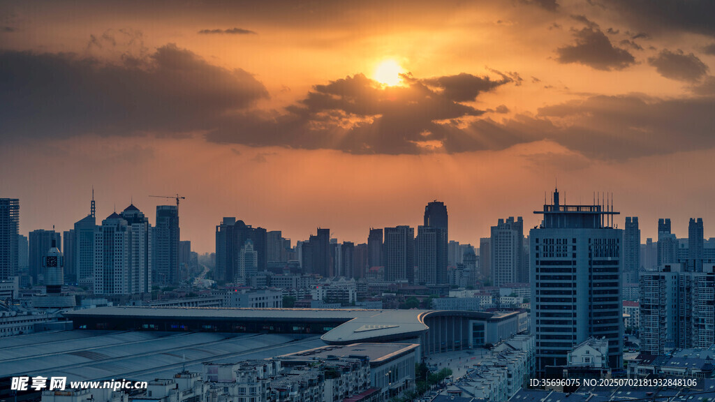 城市日落美景