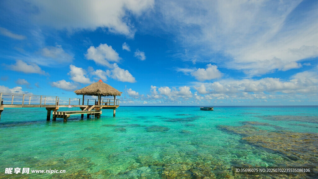 美麗海島水上小屋風(fēng)景