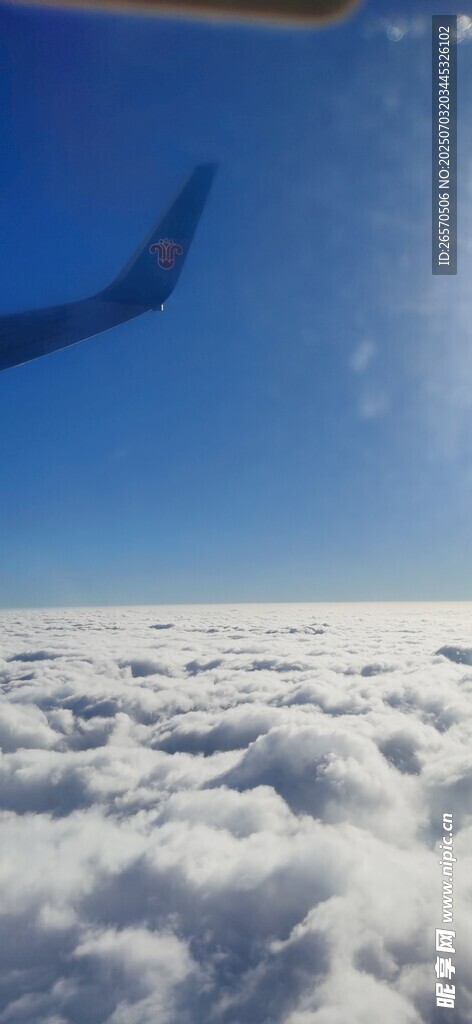高空俯瞰云海美景