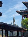 中式古建與異域尖塔同框