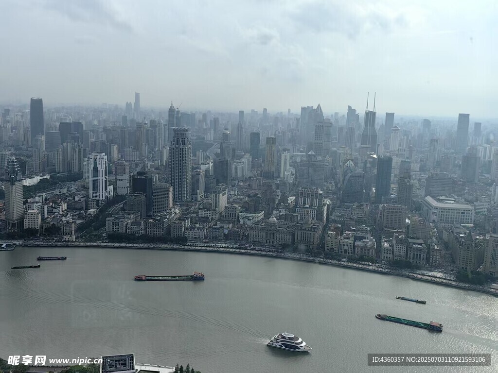 東方明珠上的風(fēng)景