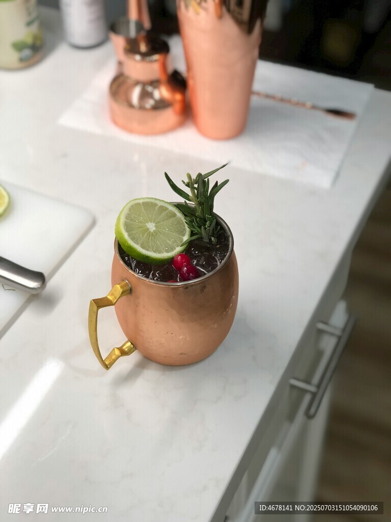 銅杯裝特色雞尾酒