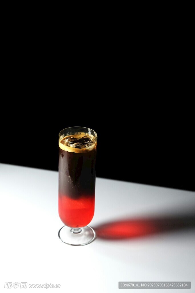 分層雙色雞尾酒特寫