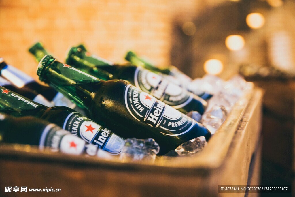木箱中的啤酒瓶