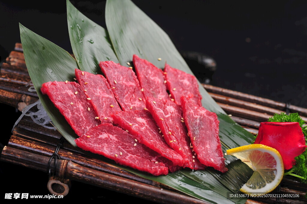 新鮮生牛肉切片擺盤