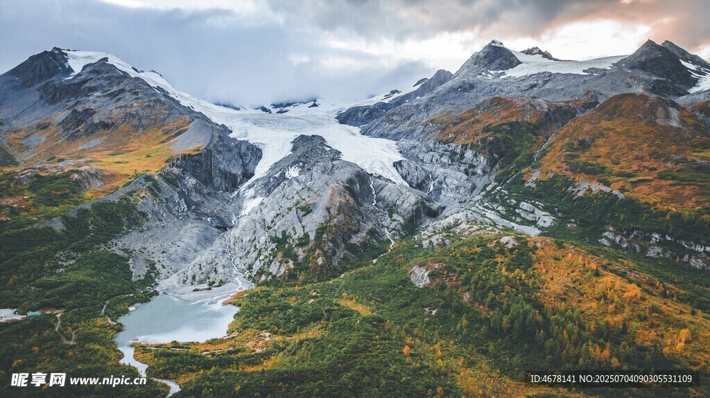 壯麗山谷冰川秋日美景
