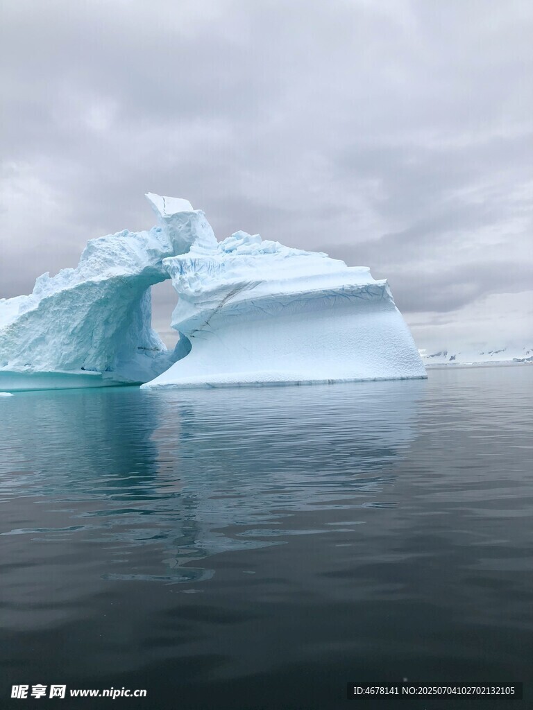 海上冰山奇觀