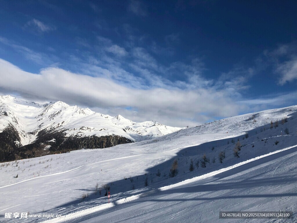 雪山藍天雪景壯麗風光