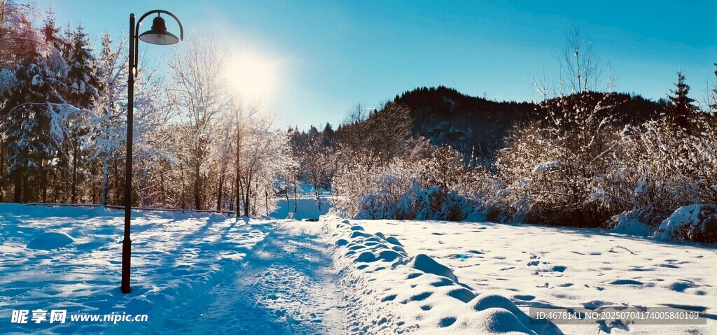 冬日雪景中的戶外風(fēng)光