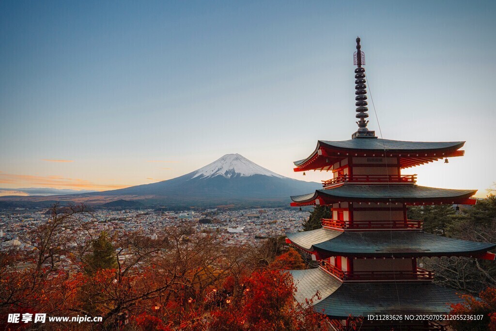 富士山下的古韻寶塔