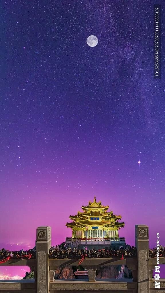 月夜下的古建筑美景