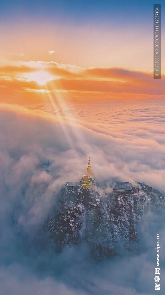 云海之上的壯麗日出景觀
