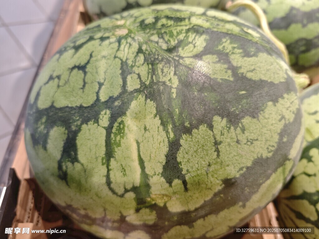 新鮮大西瓜待售