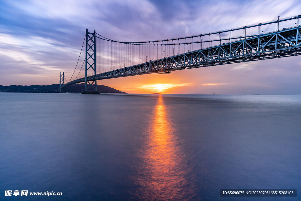 夕陽下的跨海大橋美景
