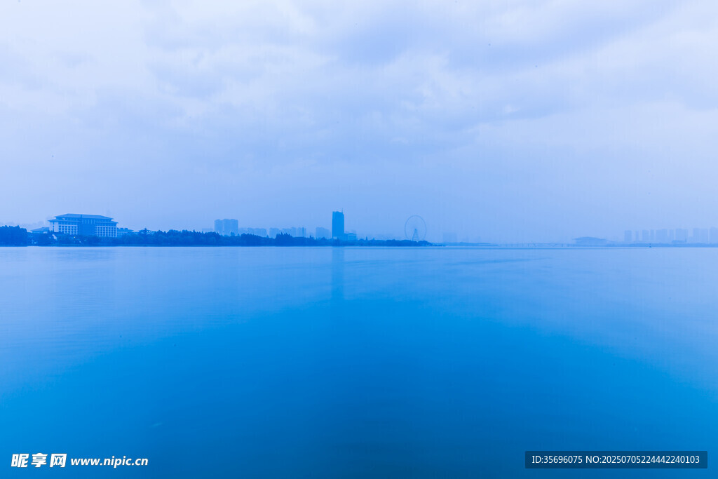 無錫寶界公園清晨安靜湖面