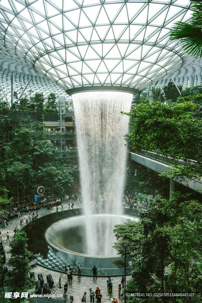 新加坡云霧林室內(nèi)瀑布景觀