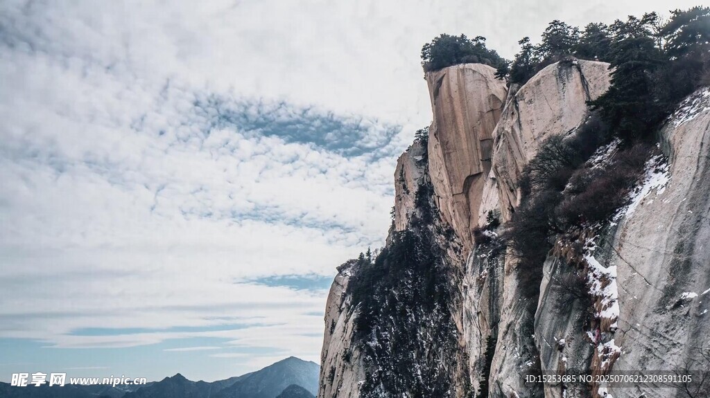 險(xiǎn)峻懸崖景觀