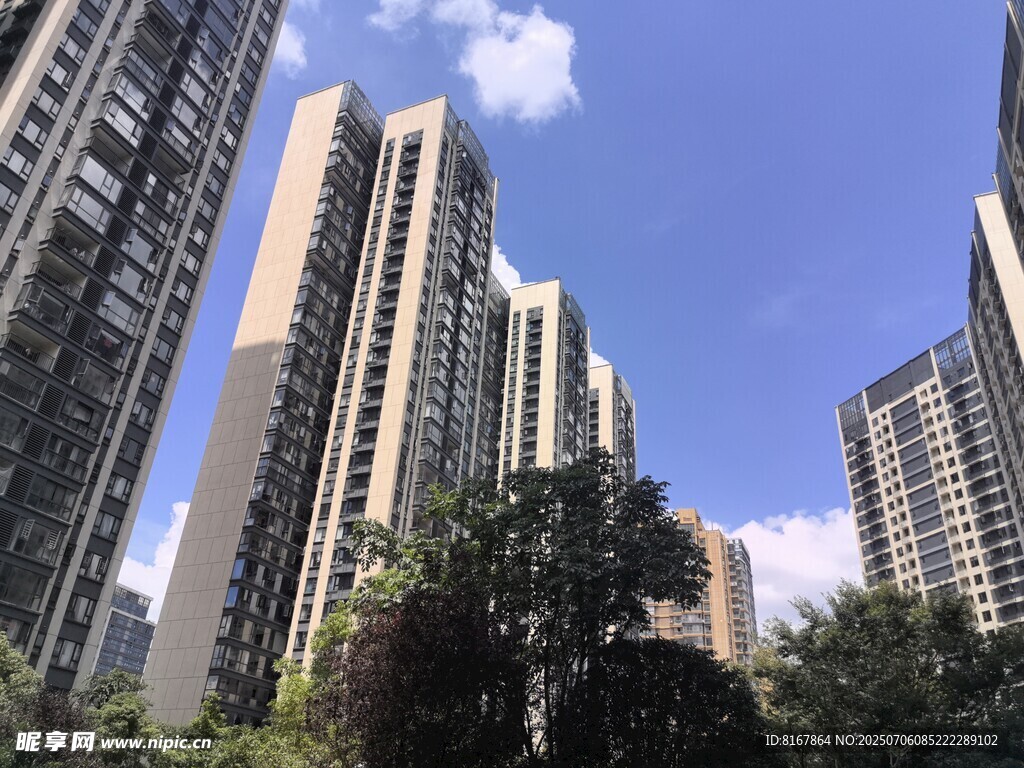 城市高樓林立的天際線