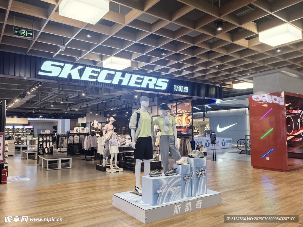 斯凱奇店鋪內(nèi)景展示