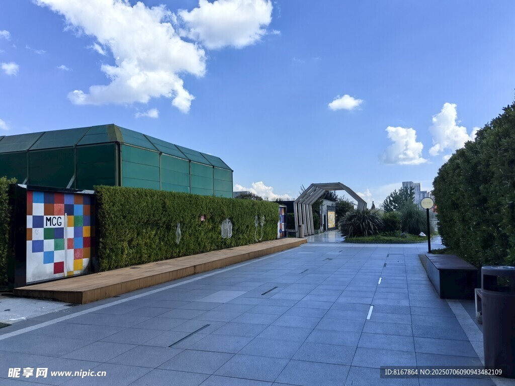 現(xiàn)代戶外景觀建筑空間