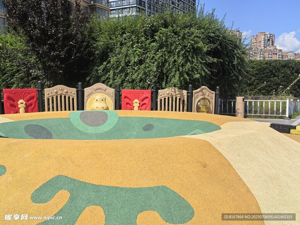 兒童樂園彩色地面景觀