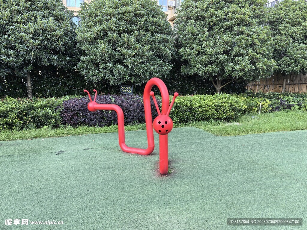 戶外紅色健身器材