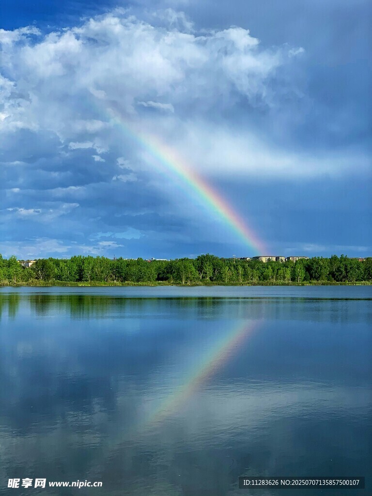 湖畔彩虹美景
