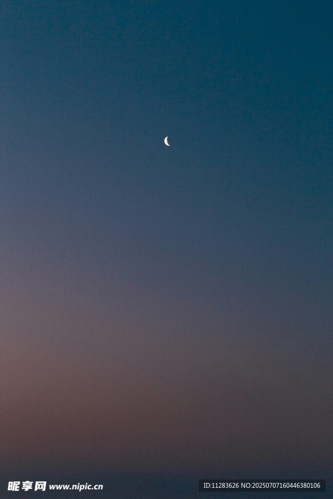 夜空下的孤星