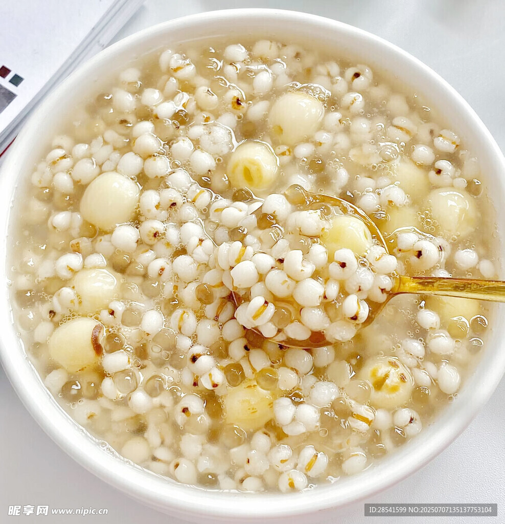 營養(yǎng)美味薏米蓮子西米露