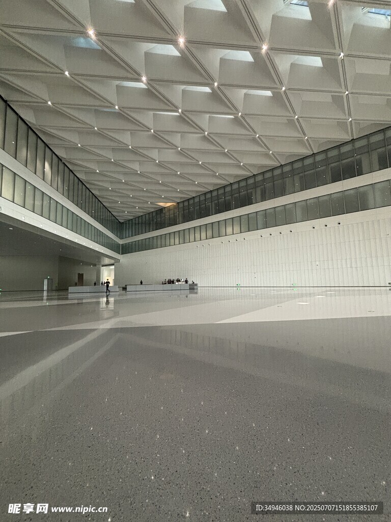 現(xiàn)代建筑空曠室內(nèi)空間