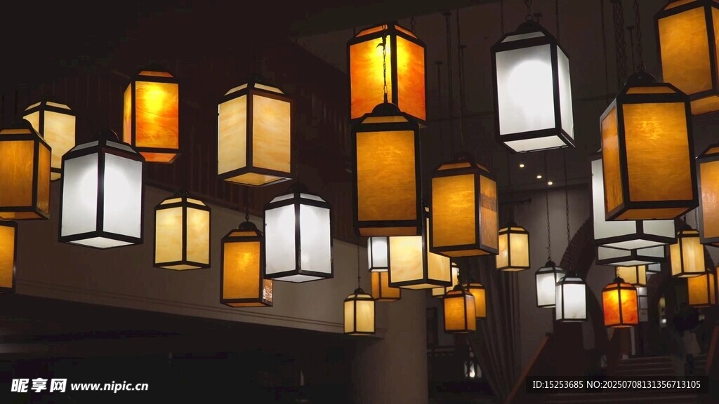 中式燈籠營造溫馨氛圍