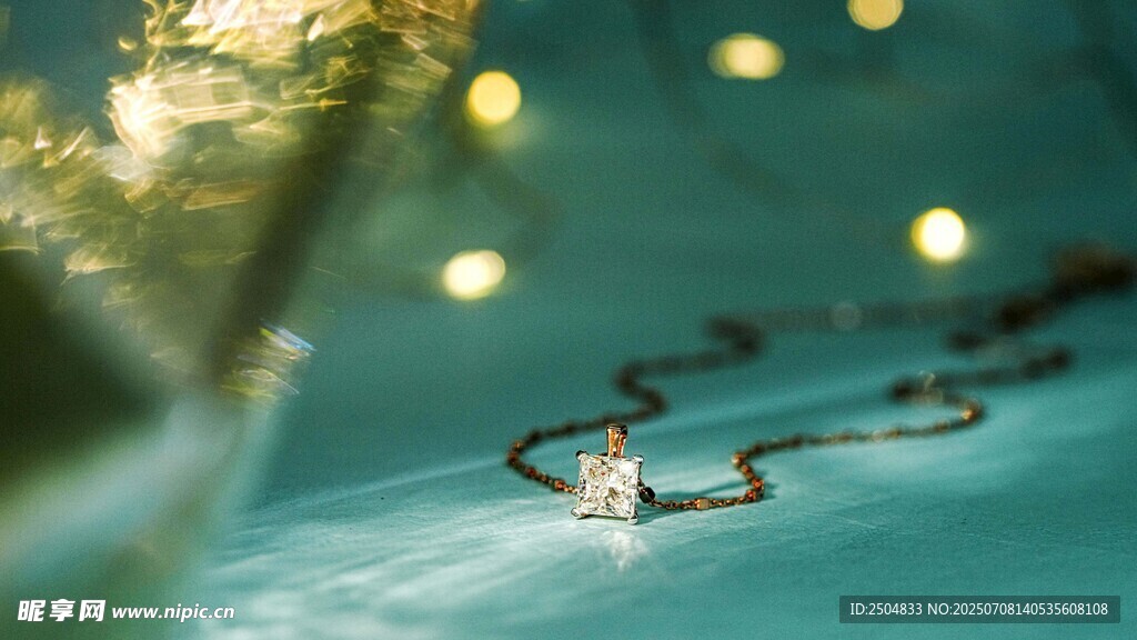 水中項(xiàng)鏈 閃爍夢幻光芒