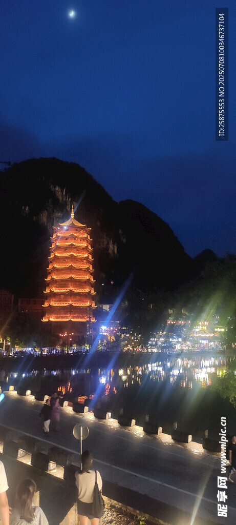夜晚璀璨古塔景觀