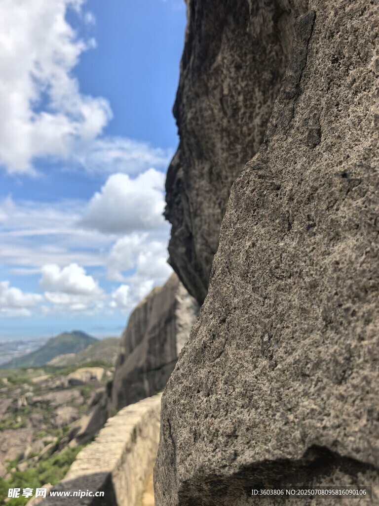 懸崖邊的壯美自然景觀