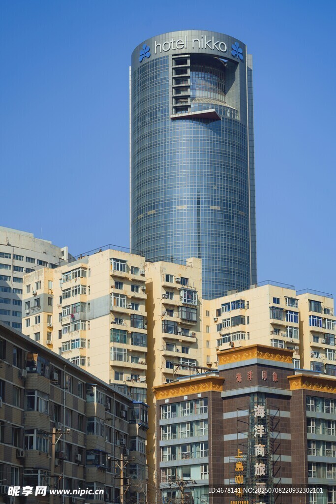 城市高樓與居民樓景觀