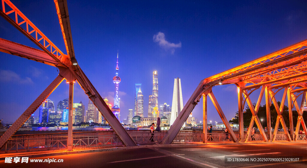 上海外灘橋梁夜景風(fēng)光