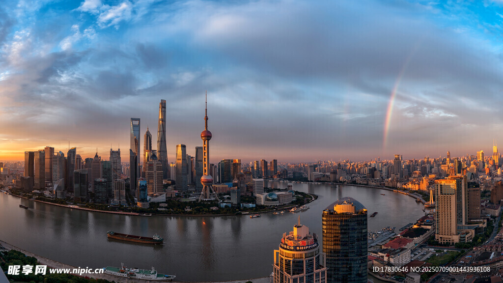 上海外灘璀璨城市天際線